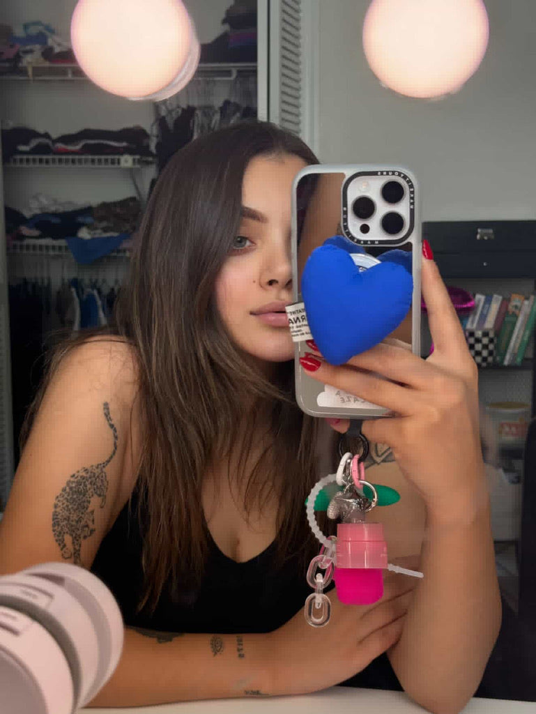 Soporte Pop Socket de corazón inflado y suave para celular. Accesorio de agarre para móvil, sujeción segura y decorativa.