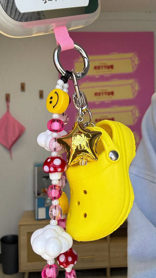 Dije colgante para celular de estrella de la suerte dorada. Accesorio móvil, charm para teléfono, decoración para celular.