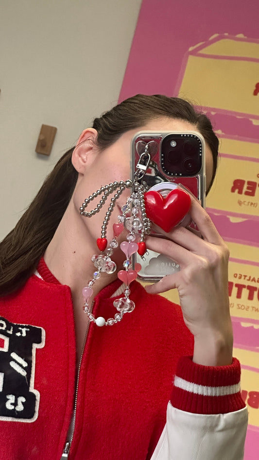 Pop Grippy rojo en forma de corazón roto, accesorio magnético para celular, soporte Pop Socket para teléfono móvil, agarre seguro y diseño rompecorazones.