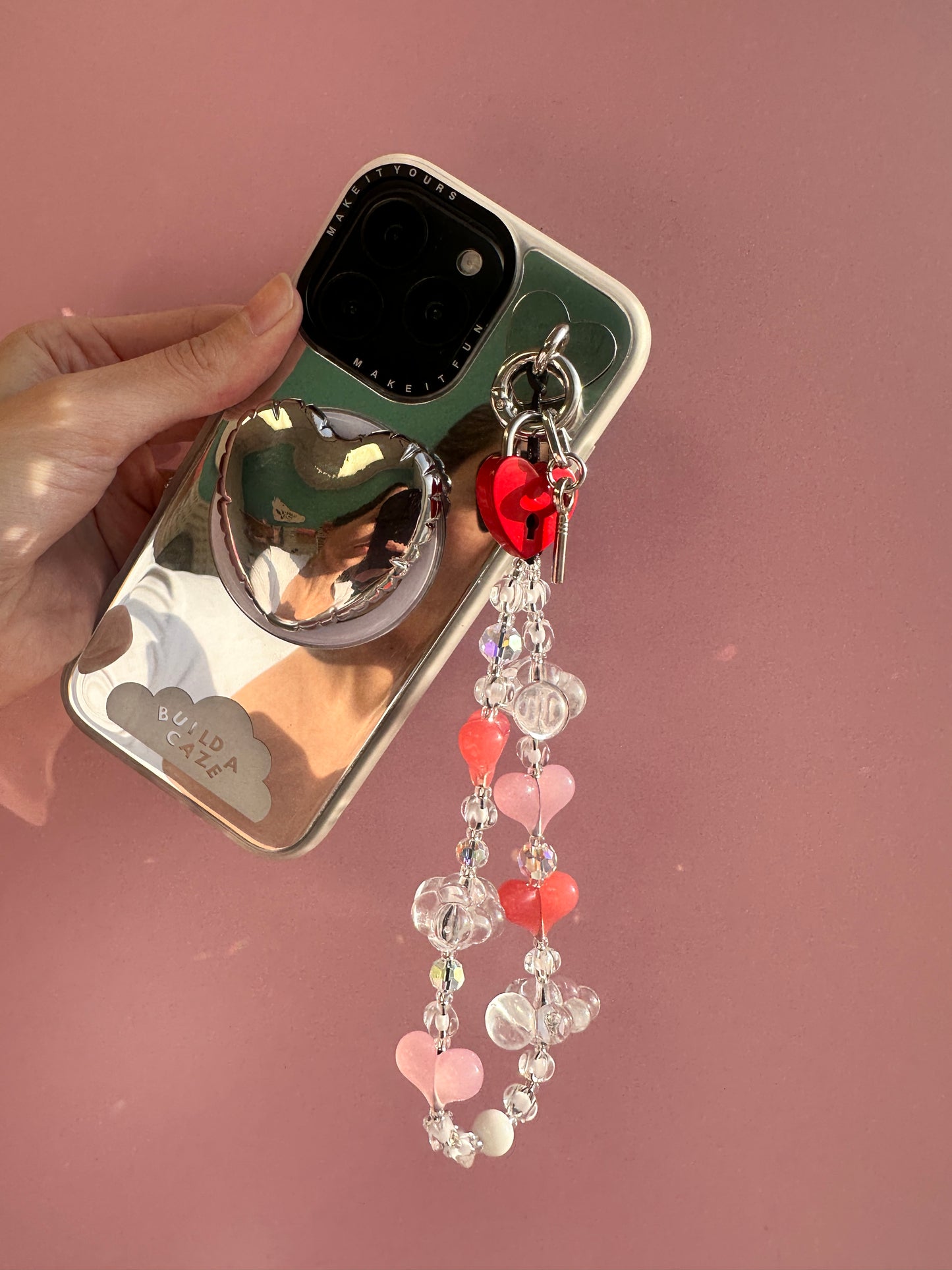 Correa de cuentas brillantes y transparentes para celular, accesorio de moda, sujetador de muñeca elegante para teléfono.