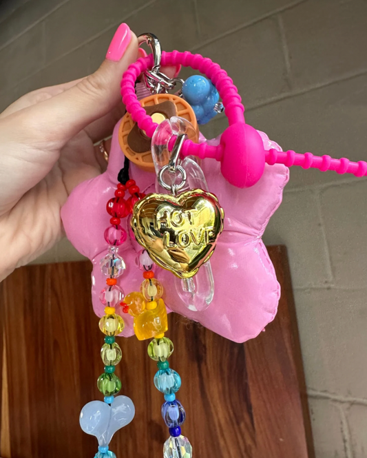 Charm para celular de globo de amor dorado, accesorio móvil con dije en forma de corazón, charmie para teléfono.