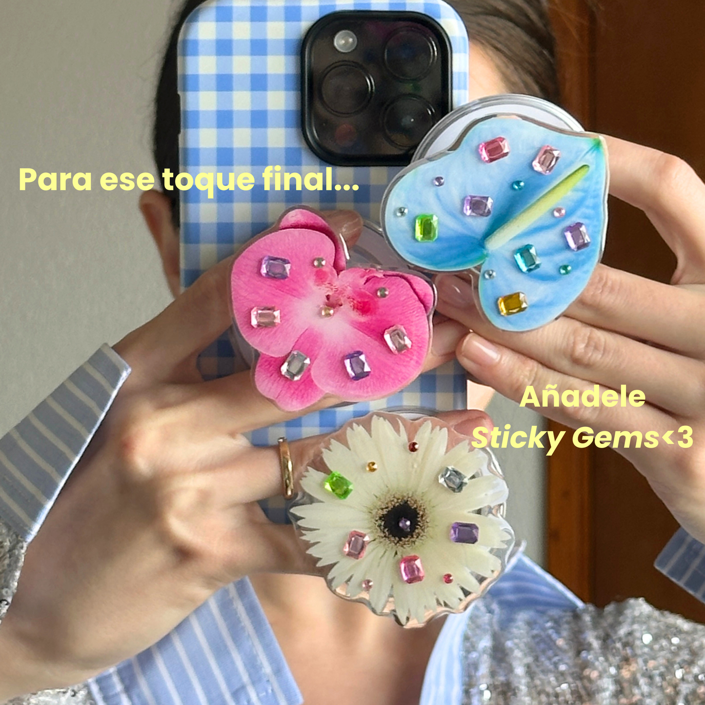Kit con Pop Grippies de Main Character Sunflower, Oopsy Daisy y Orchid Obsession, y Sticky Gems con diseño floral en vista frontal - Build A Caze