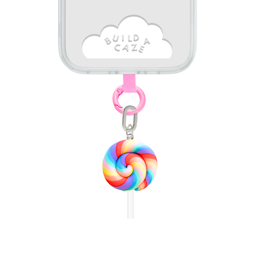 Colgante para celular Circus Swirl Charmie de Build a Caze, accesorio en forma de paleta con diseño de espiral multicolor (rosa, lila y naranja) para decoración de teléfonos móviles y fundas.