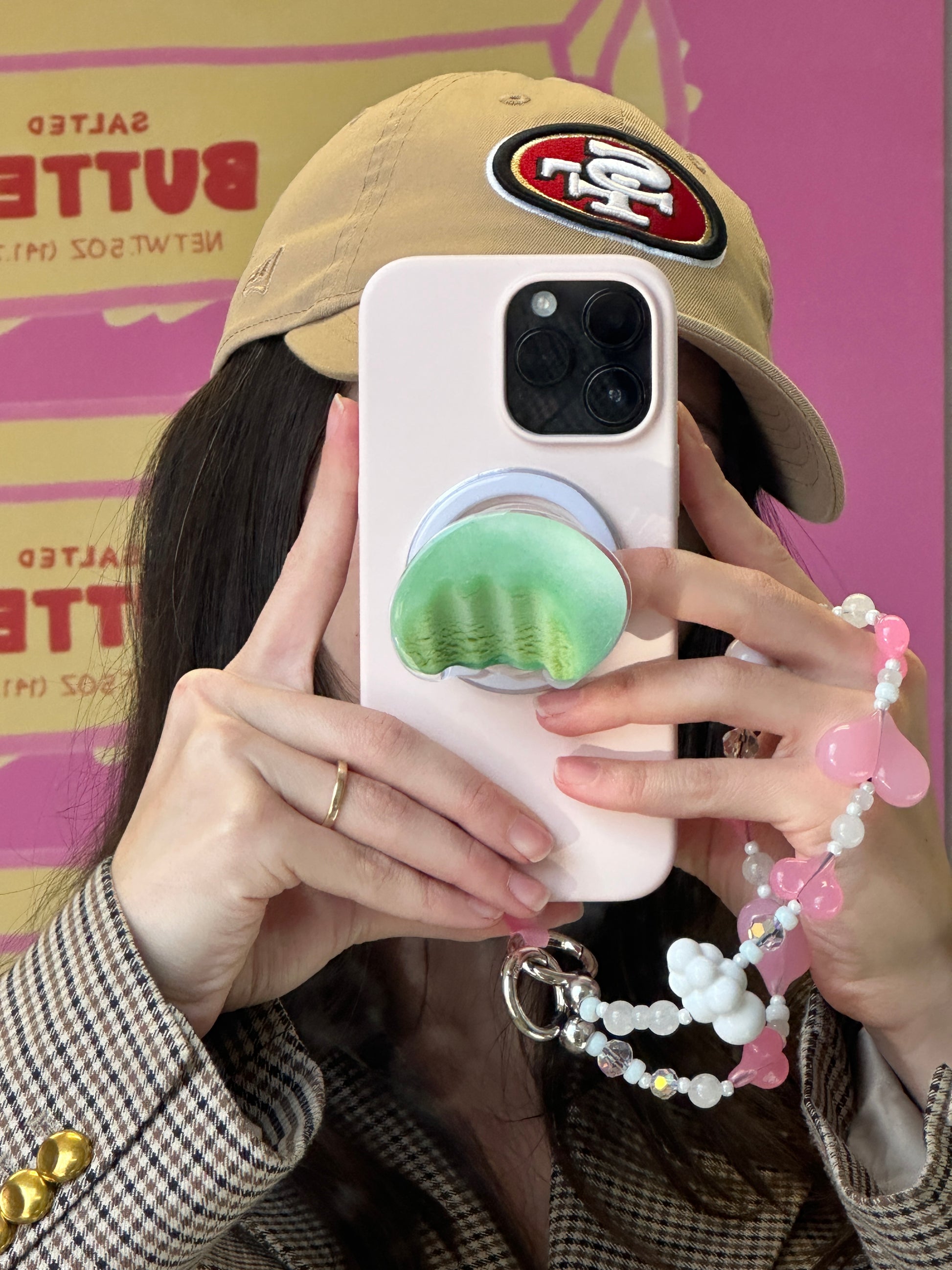 Pop Grippy magnético con diseño de mochi de matcha para celular, accesorio de agarre seguro y soporte MagSafe.