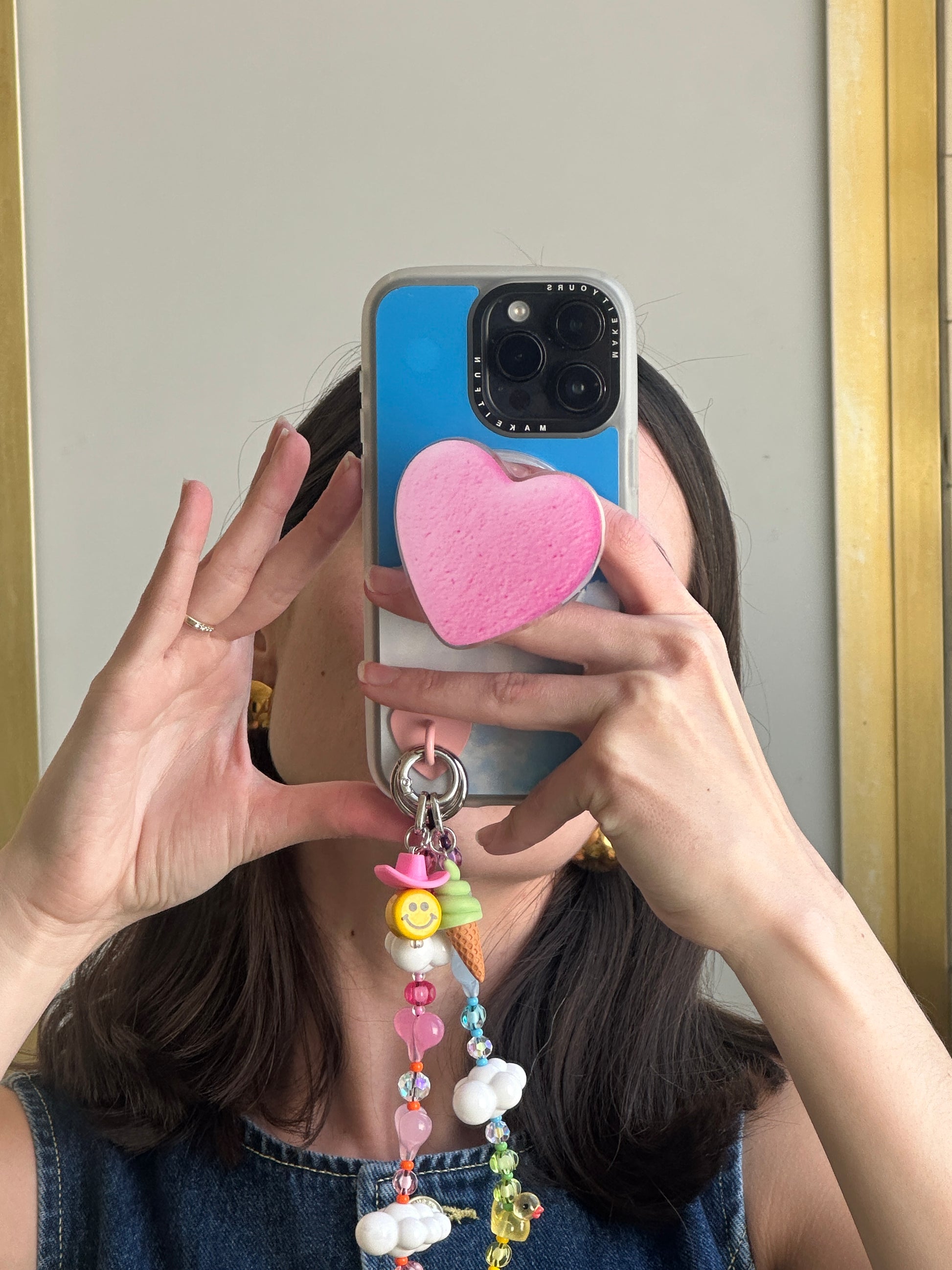 Soporte para celular Pop Grippy de corazón de la suerte, accesorio magnético para móvil. Agarre seguro para teléfono.