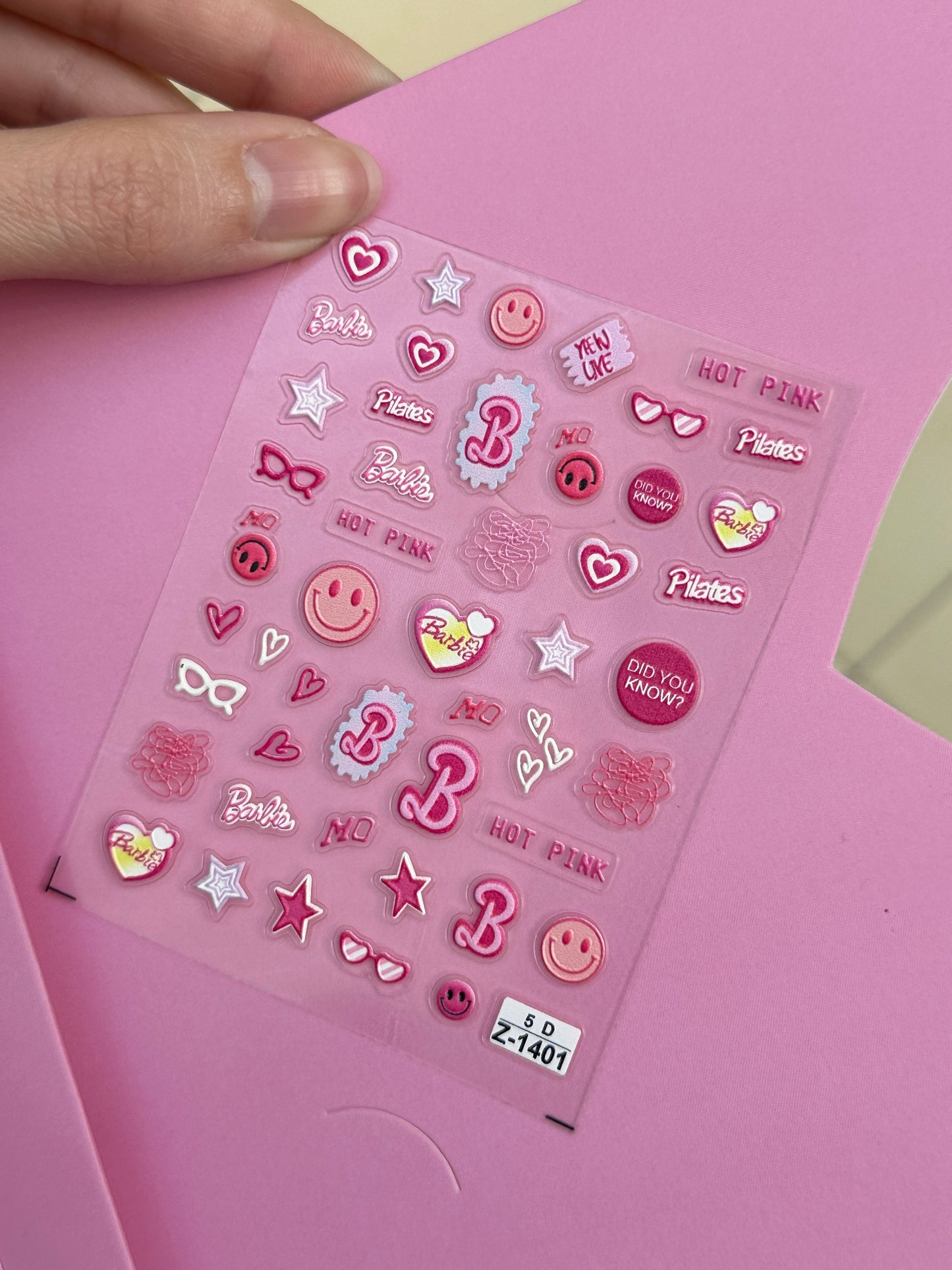 Pop Grippy de huevo de Pascua azul claro con stickers Cherry Coquette. Sujetador pop socket magnético para celular, accesorio móvil.