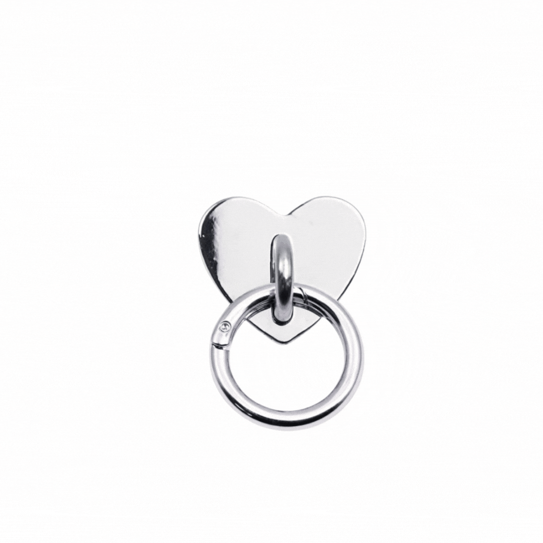 Porta-accesorios de corazón plateado para celular, ideal para colgar charms, llaveros y straps. Sujetador decorativo para móvil, accesorio de moda para teléfono.
