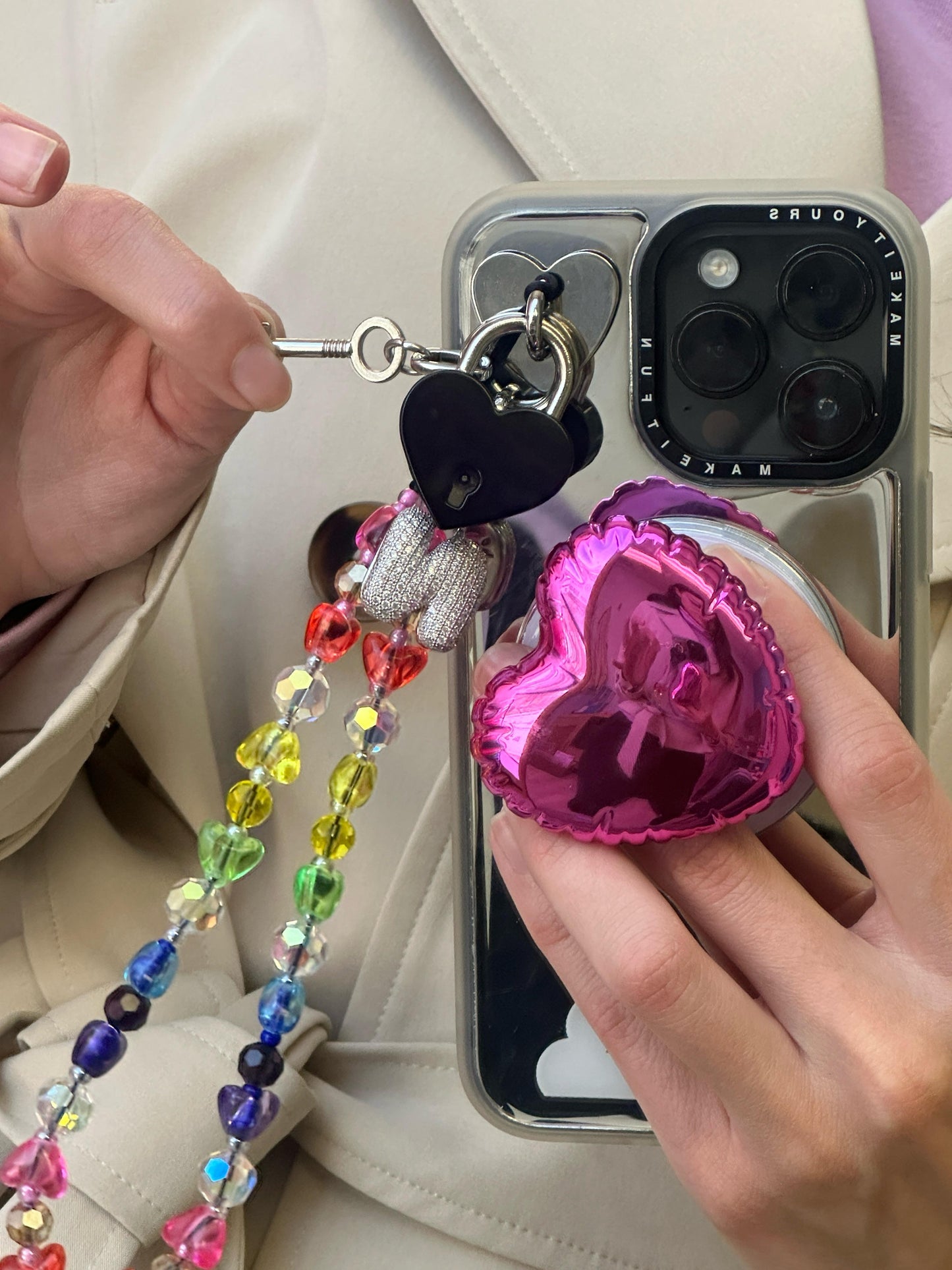 Charm para celular con diseño de candado, accesorio colgante para móvil, dije decorativo para teléfono.