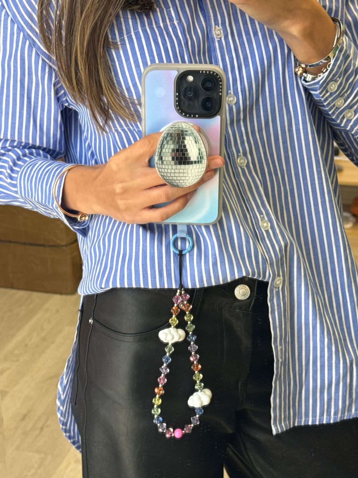 Pop socket de huevo de Pascua con diseño de cerezas coquette, accesorio móvil para teléfono, sujetador MagSafe.