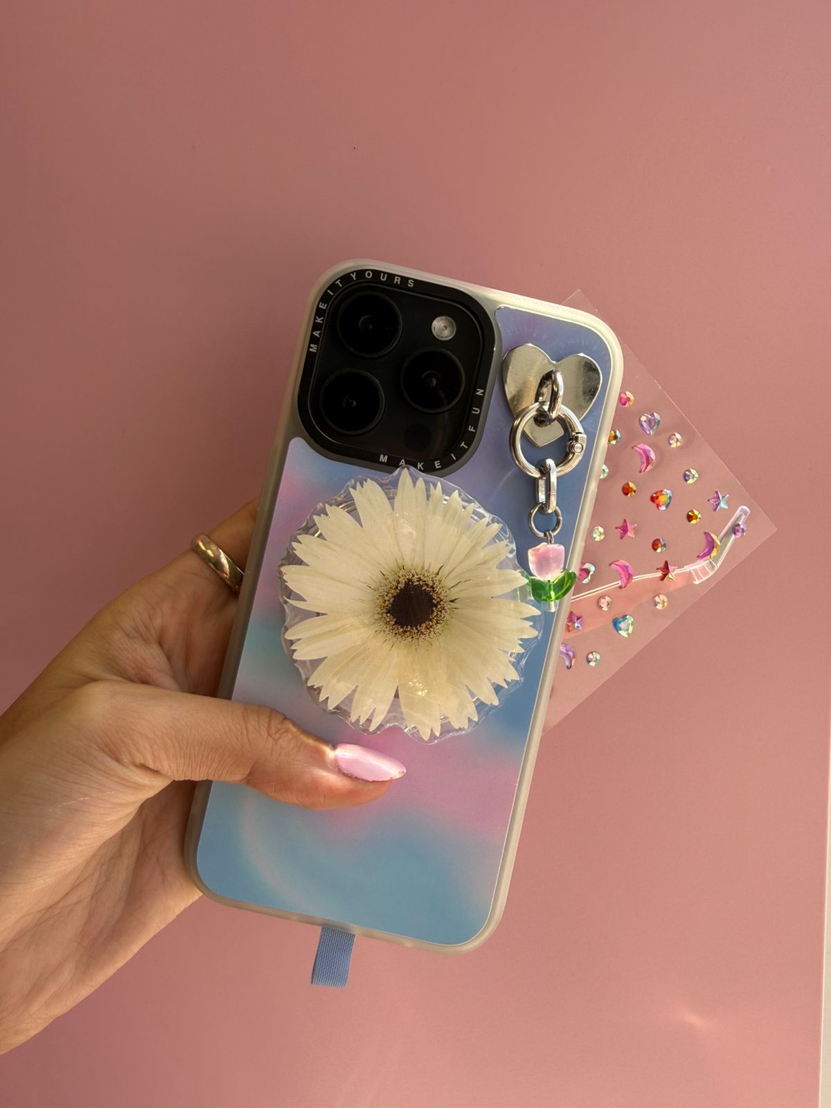 Kit floral Tulip Darling Charmie en primer plano - Build A Caze