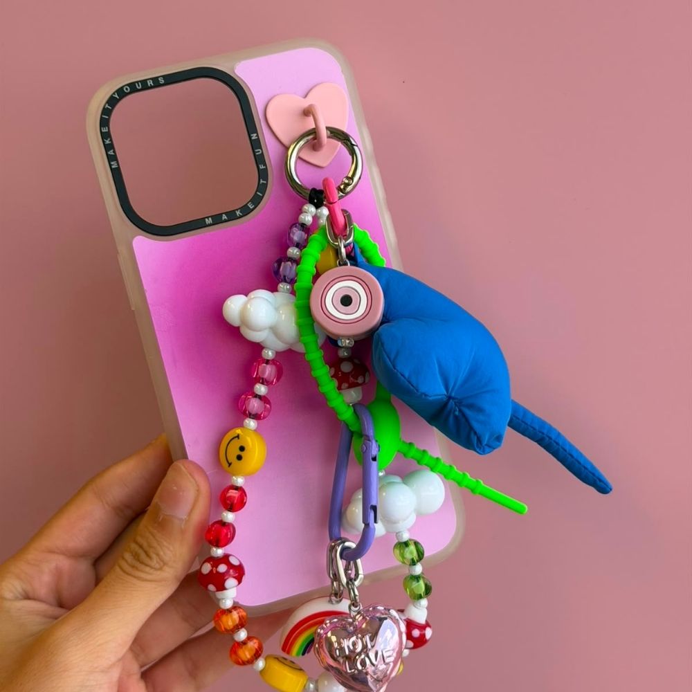 Dije para celular ojo turco rosa se engancha al case Build A Caze