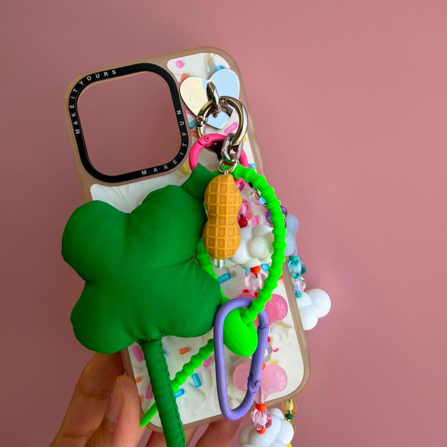 Dije para celular cacahuate café cute phone charm accesorios coloridos Build A Caze