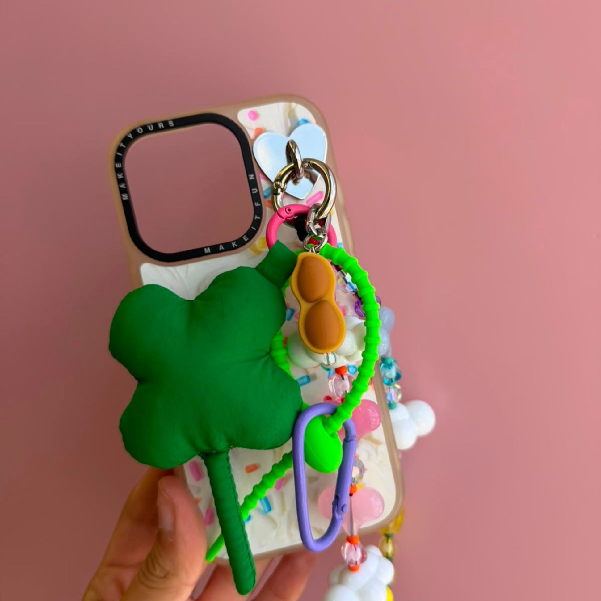 Dije para celular cacahuate café aesthetic phone charm funciona con cualquier case Build A Caze